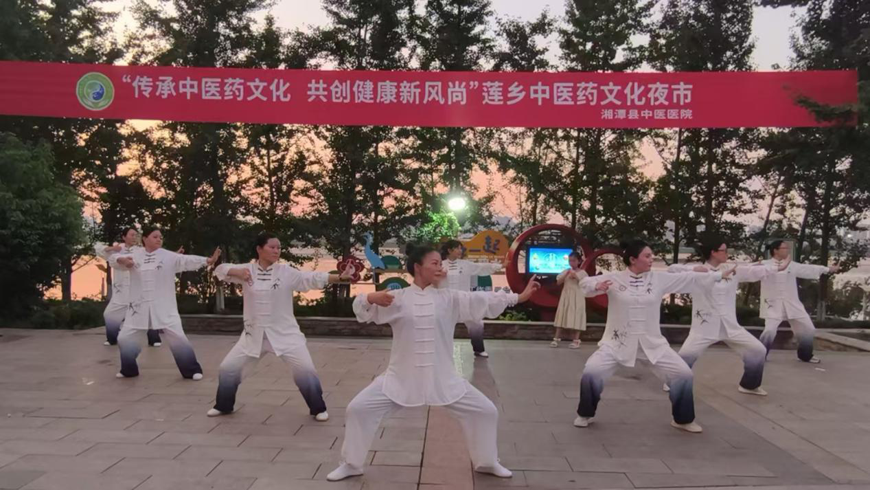 江畔烟火煨暖千年药香 湘潭县中医文化夜市点亮健康生活