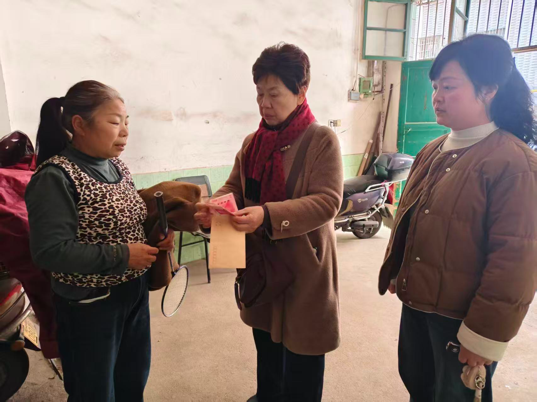 寒冬送暖 情润童心——易俗河镇富豪阁社区关工委开展年底困难学生慰问活动