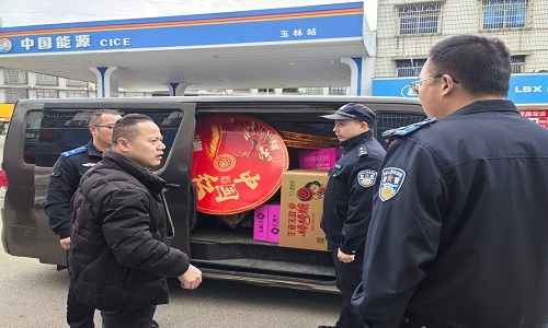 杨嘉桥镇开展烟花爆竹“打非治违”专项整治 织密岁末年初安全防护网