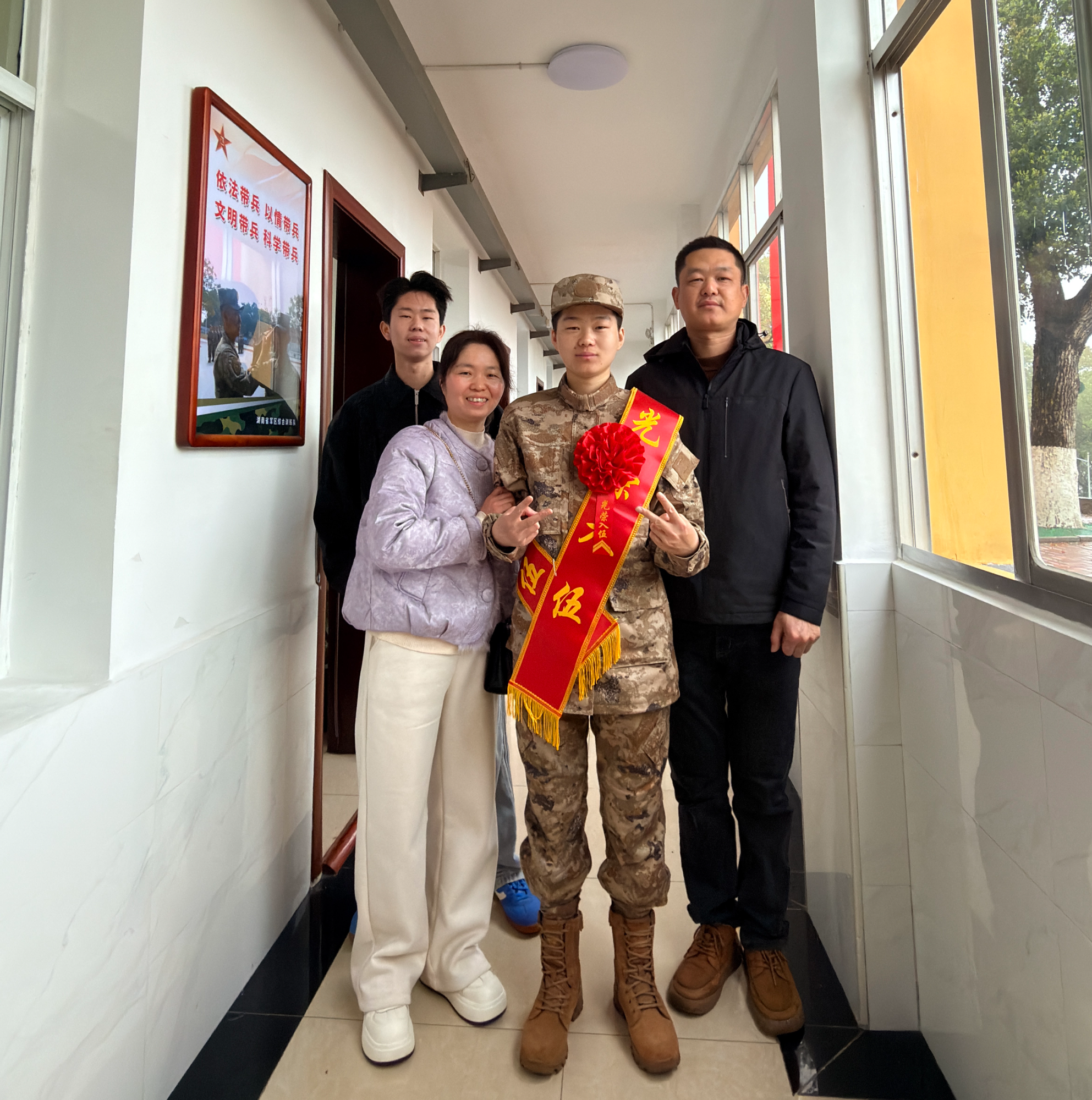 排头女兵周欣逐梦军营