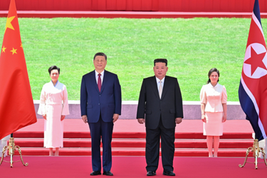 习近平出席金正恩举行的欢迎仪式