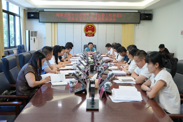 《县委工作报告》征求意见座谈会召开