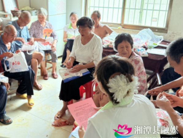 石鼓镇：开展“政策惠民·服务暖心”主题宣讲活动