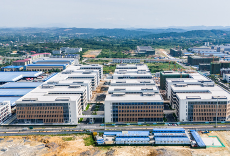 永州冷水滩：战高温抢进度 标准厂房建设拉满“进度条”