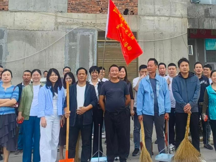 珊瑚街道：主题党日践初心 环境整治促长效