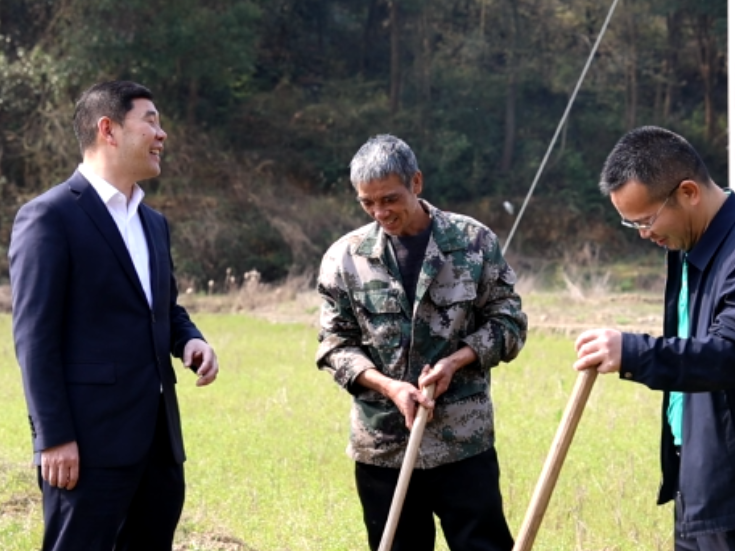 全国人大代表周长友返村宣讲两会精神 把政策春风送到田间地头