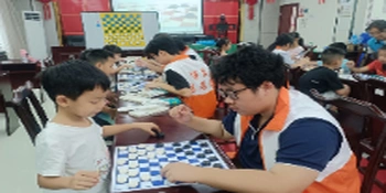全民健身 智慧对弈！国际跳棋公益课堂走进凤凰街道暑期公益课堂
