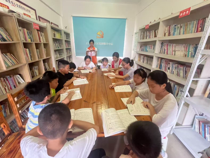 白竹亭社区：打造“三位一体”暑期思政课堂 点亮青少年多彩假期