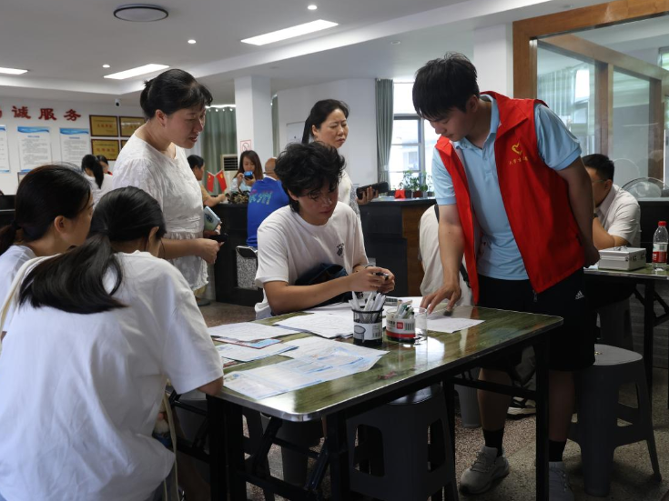 20分钟高效办结！永州冷水滩暖心助学贷款解学子难题
