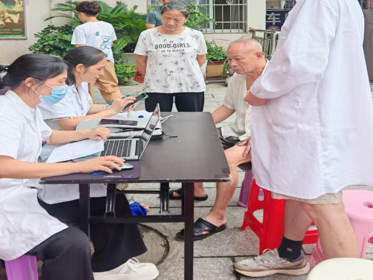 便民体检进小区 健康服务“零距离”