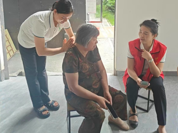 岚角山街道三庙社区开展入户走访慰问活动