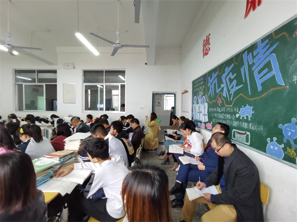 永州八中：开展示范课教研活动 加快教师专业化成长.jpg