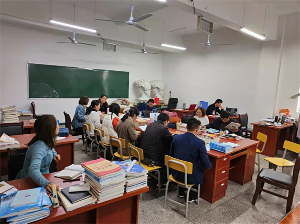 永州八中：开展示范课教研活动 加快教师专业化成长2.jpg