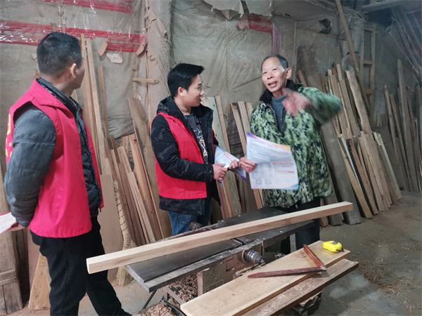 冷水滩:安全知识送上门 绷紧群众安全思想弦1.jpg 冷水滩:安全知识送上门 绷紧群众安全思想弦1.jpg