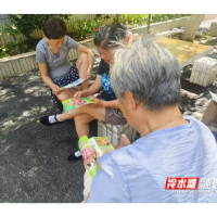 活龙井社区开展防范野生蘑菇中毒宣传活动