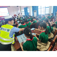 上好暑假前“最后一课” 冷水滩交警为学子筑牢暑期安全防线