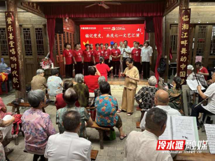 杨家桥街道举办“铭记党史，共庆‘七一’”联欢文艺汇演