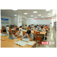 永州冷水滩：夏日避暑享清凉 图书馆里品书香