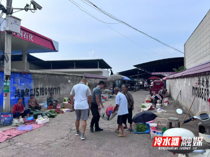 上岭桥镇：规范集市秩序 消除安全隐患