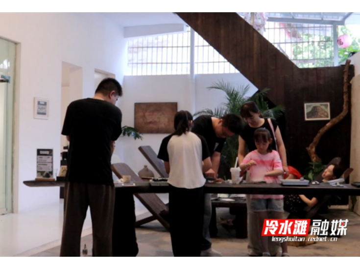  永州冷水滩：青年创业者唐顶 用版画艺术绘就家乡文化新图景