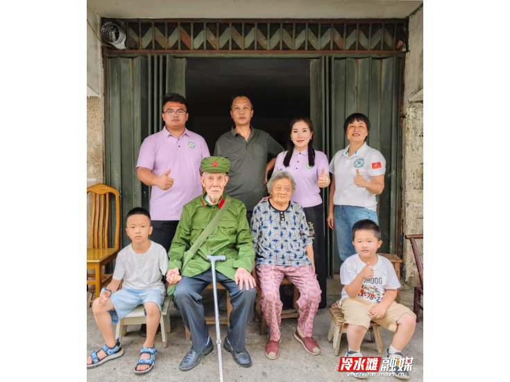 冷水滩：军装寄深情 “八一”致敬抗美援朝老兵