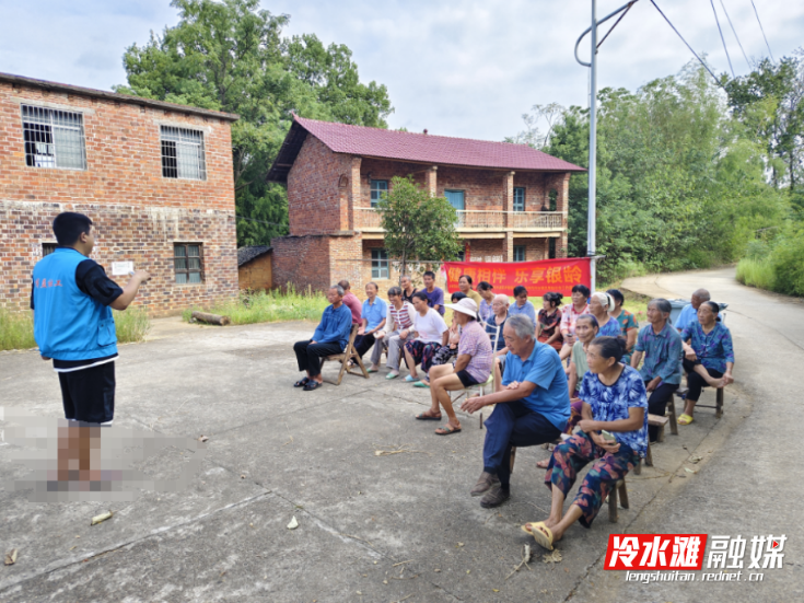 孟公山村举办老年人健康生活宣传活动