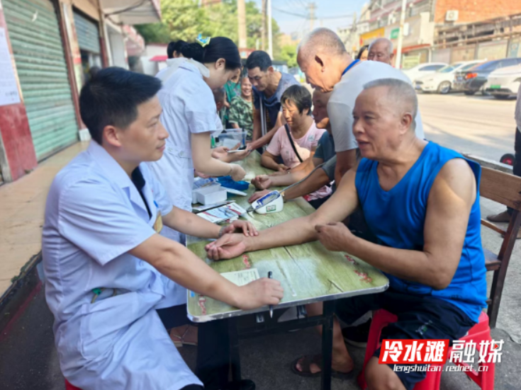 下河线社区：中医义诊进社区 暖心服务护健康