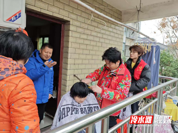 从“出门难”到“心坎暖” 一次服务的温暖跨越