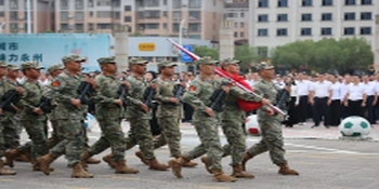 高温淬炼精兵 汗水礼赞国旗 ——冷水滩区基干民兵高温下苦练硬功备战国庆升旗任务