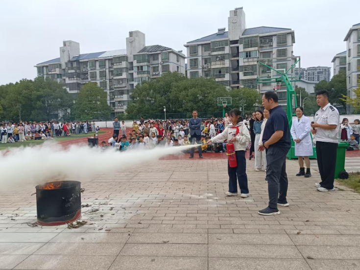 长丰小学开展消防疏散演练暨教师消防培训活动