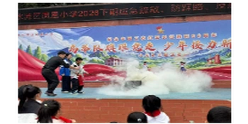 凤凰小学开展消防疏散与防踩踏综合演练