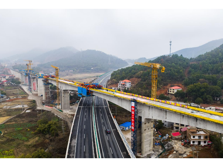 永州：邵永高铁跨芦洪江特大桥连续梁全部合龙