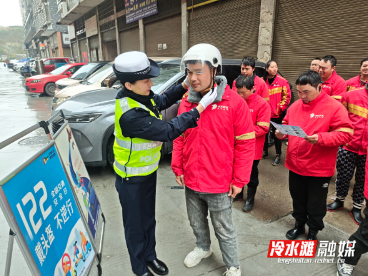 冷水滩交警走进外卖企业“送”平安 “递”安全