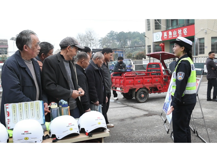 永州冷水滩：交警护春耕 筑牢乡村平安路
