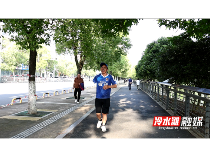 独臂骑士跨越千里，以陪跑之姿传递“永冲锋”精神 ——宿迁吴筱：一只手臂，一颗永不止步的心