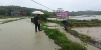 岚角山街道：闻“汛”而动 全力以赴防汛救灾