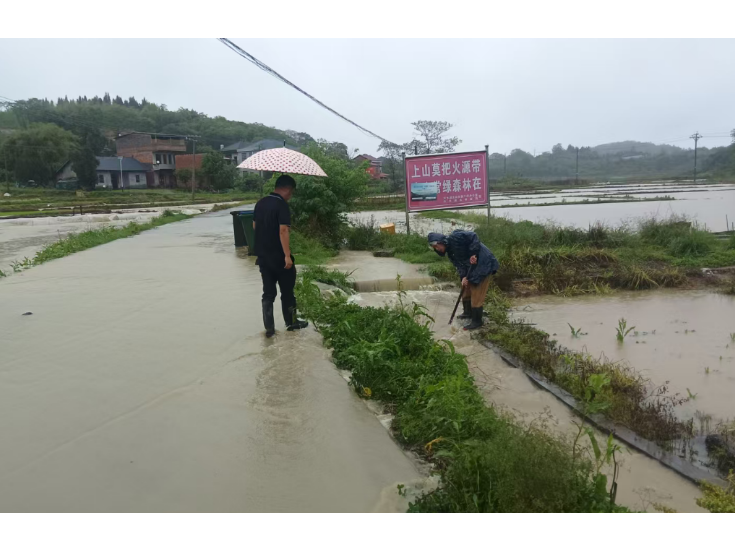 岚角山街道：闻“汛”而动 全力以赴防汛救灾