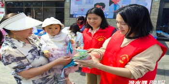 冷水滩区疾控中心开展全国儿童预防接种日宣传活动