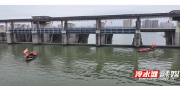 永州冷水滩开展河道清洁专项整治 筑牢汛期安全防线