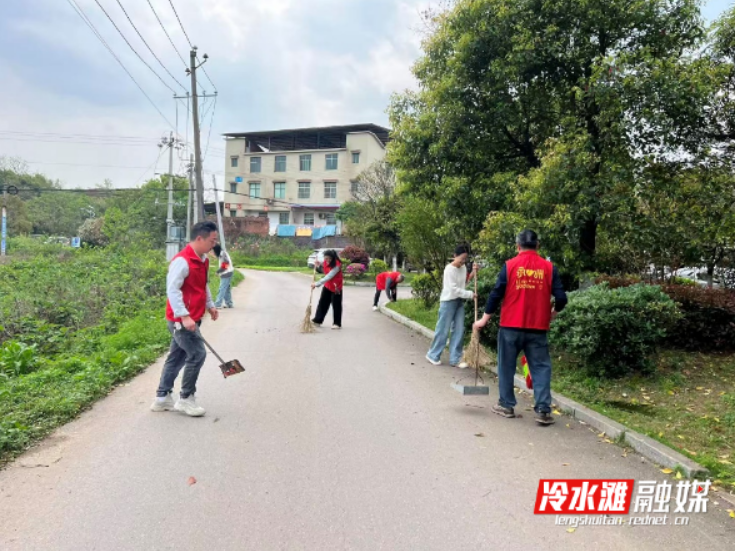 曲河社区开展爱国卫生大扫除活动