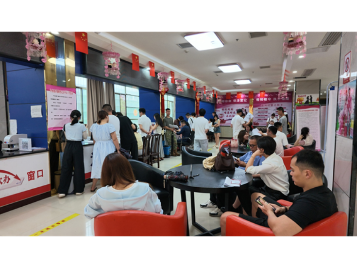 永州冷水滩：“520”爱意满盈 暖心护航幸福领证季
