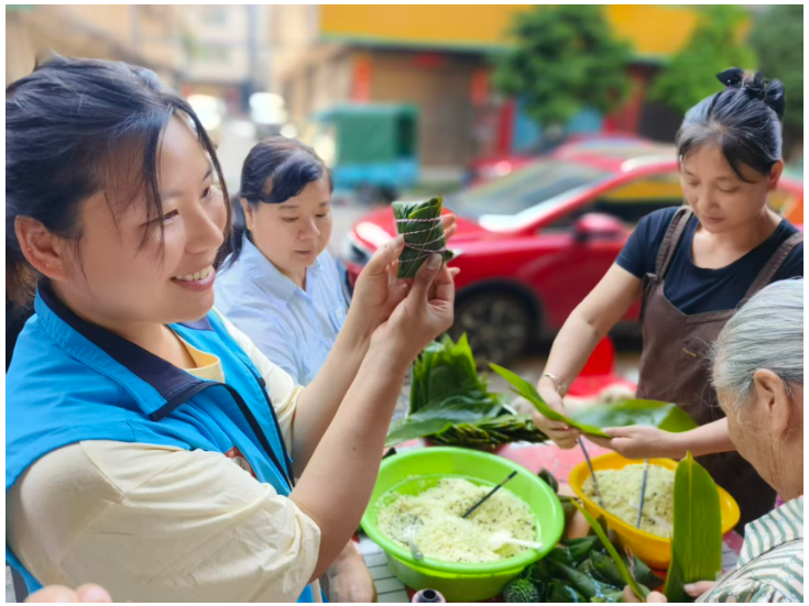 岚角山街道：粽叶飘香迎端午 温情关爱暖人心
