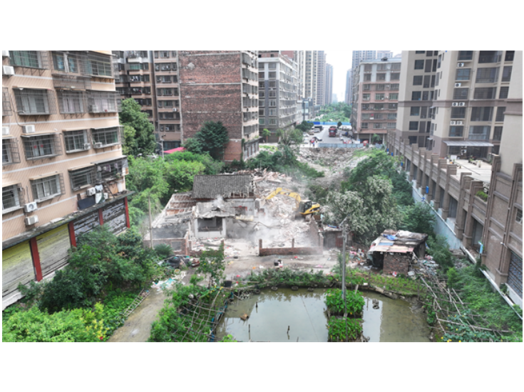 攻坚破堵焕新颜！珊瑚街道依法清拆旧房 化解三十余年历史遗留难题