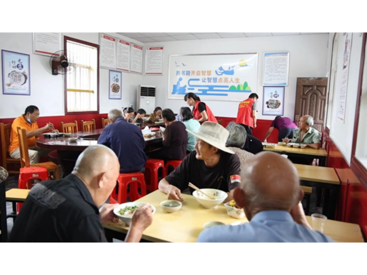永州冷水滩：“公益长者食堂”开张 一餐热饭暖人心