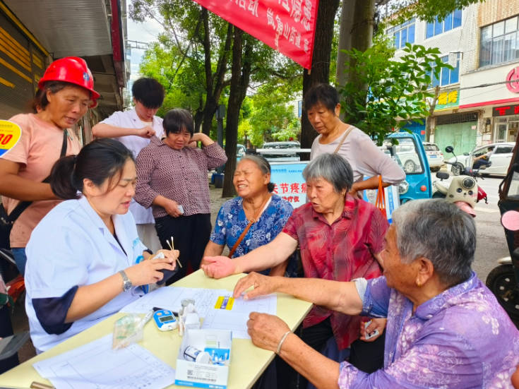 岚角山街道开展公益义诊进社区活动