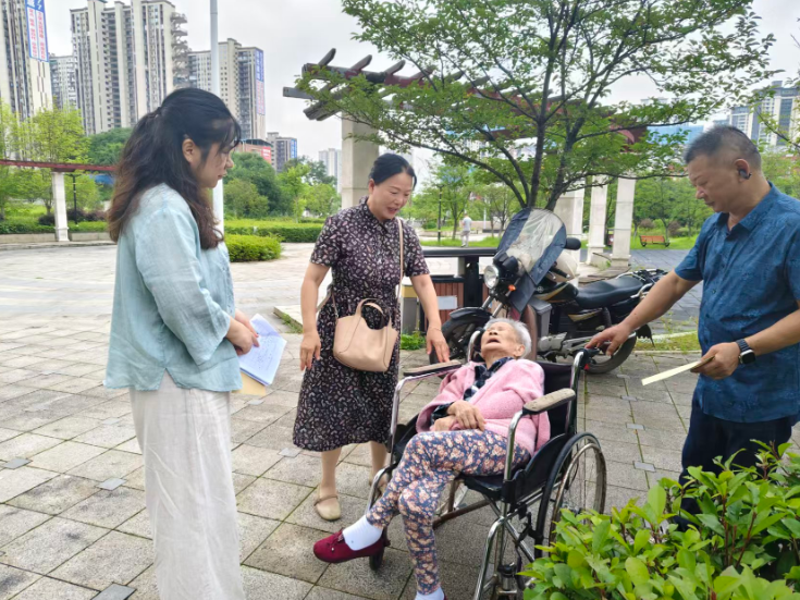 冷水滩区供销社：情系老党员 慰问暖人心