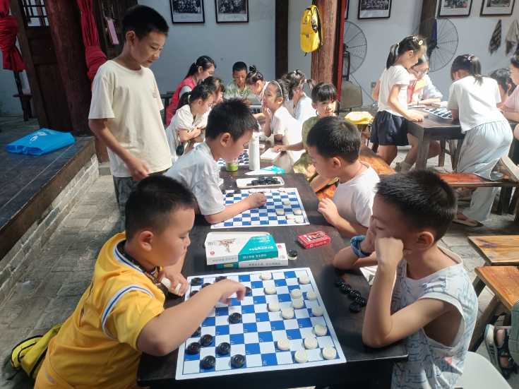杨家桥街道暑期托管国际跳棋公益课收官
