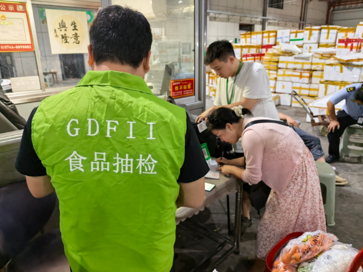 冷水滩：深夜突击检查 守护市民“菜篮子”安全