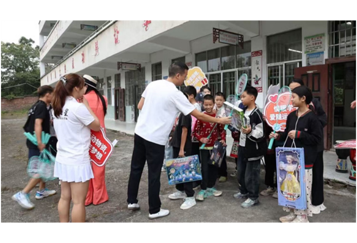 冷水滩：爱心捐赠情系乡村学子