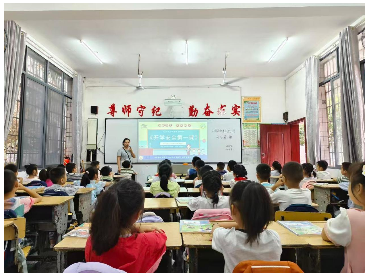 凤凰小学：上好“开学安全第一课” 守护学生平安成长